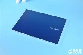 三星首款QLED屏笔记本Galaxy Book Flex图赏图片