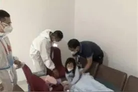 厦门机场防控人员轮流照顾7岁小女孩，武汉的父亲感动不已图片