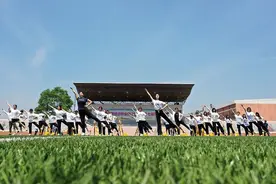 国家卫健委：复课后应保证学生“户外活动120分钟”丨今日热词打卡图片