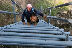 走下钢梯住进楼房“悬崖村”村民某色阿场搬新家的一天图片