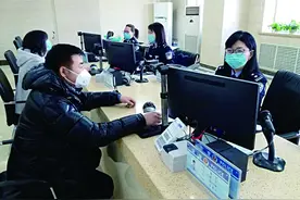 冰城出入境窗口 港澳通行证、护照10分钟内就办好图片