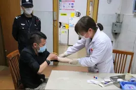 父亲嫌100元代驾贵，儿子只能硬着头皮醉酒驾车结果连撞3车……图片