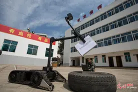 云南昆明：武警开展排爆专业训练图片