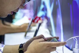 腾讯“游戏”惊艳：手游端游合计收入超465亿，占首季总收入比例逾44%图片