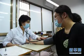 合肥：高考体检“送检到校”服务学生图片