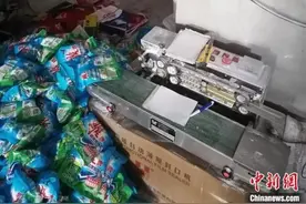 重庆捣毁一制售假冒洗衣粉窝点 缴获假洗衣粉30余吨图片