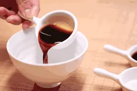 买醋时，只要瓶身上有这行字，不管什么牌子，都是醋酸勾兑醋图片