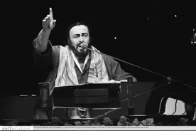 疫情期间，帕瓦罗蒂却以一种特殊的方式，再次来到中国图片