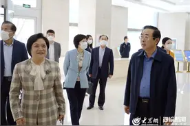 威海市人大常委会副主任张竞一行到威海市民政局调研指导社会救助工作图片