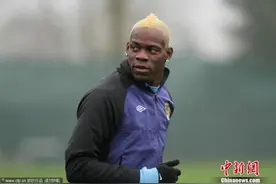 30岁的巨婴，哪怕是世界级球星，也会饿到吃纸图片