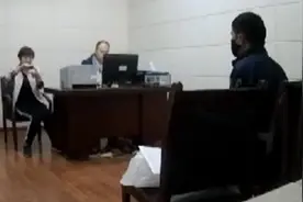聋哑司机购假证上路，民警请手语老师翻译视频封面