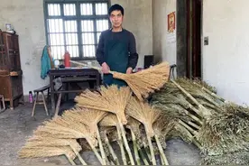 老手艺！平湖广陈这位匠人扎扫帚有一手图片