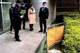 小区从天而降3米大蟒蛇：饲养者涉非法收购濒危野生动物被诉图片