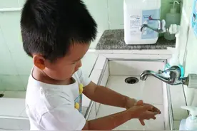 鹤琴幼儿园小小三班开展我是洗手小明星活动图片