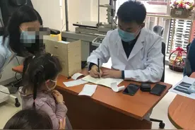 被砍伤100多天后，陶勇医生恢复出诊，说了句很感人的话图片