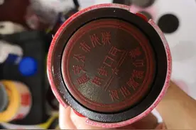 “666”“888”炸弹车牌挂一墙，郑州4名“黄牛”终落网图片