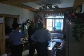 天花板一声巨响！杭州大伯家里灯罩直接被震碎，楼上说：有个比较胖的姑娘摔了一跤图片