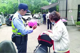 爱心头盔 文明出行图片