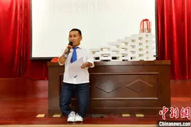残疾人作家王庭德诗集《心灵的灯盏》发布 细嗅“一瓣心香”图片