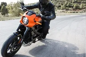 哈雷首款电动摩托车实测：3s左右破百 极速可达185/h图片