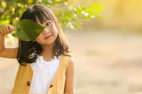 “老师，刚才我们说的，不要告诉我妈妈”图片