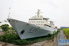 “远望一号”测量船修缮改造进行中图片