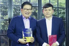 曹可凡和张文宏聊了两个半小时｜“如果直播带货，他肯定是第一名”图片