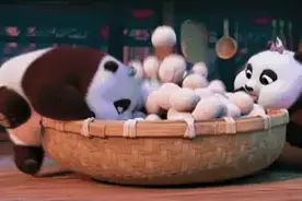 【生活微课堂】一孕妇走路时孩子突然"掉"下来！为什么生孩子这么轻松？原因却不简单…图片