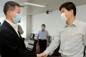 河南能源党委书记、董事长刘银志叮嘱全国人大代表游弋 认真履行职责 积极建言献策图片