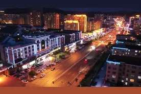 67秒｜华灯初上夜未央 威海沈阳路上流光溢彩醉人心视频封面