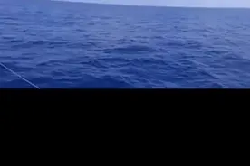 中国帆船亚丁湾偶遇祖国战舰，这对话安全感爆棚图片