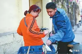 特殊的“成人礼”！妈妈带自闭症儿子凌晨4点送牛奶图片