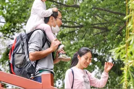 春阳暖暖好游园 周末城阳世纪公园迎来大量游客图片