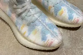全身半透明 + 炫彩鞋面！Yeezy 350 还有这种操作图片