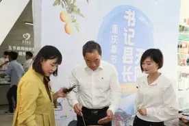 奉节县书记杨树海化身“店小二”直播带货上百万 刷爆朋友圈图片