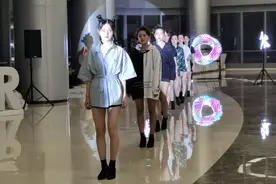 二次元虚拟人物登台，北外滩文化时尚发布秀上演图片