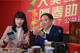 靖宇：县长拼多多直播为扶贫带货，百万网友“剁手”7万根人参图片