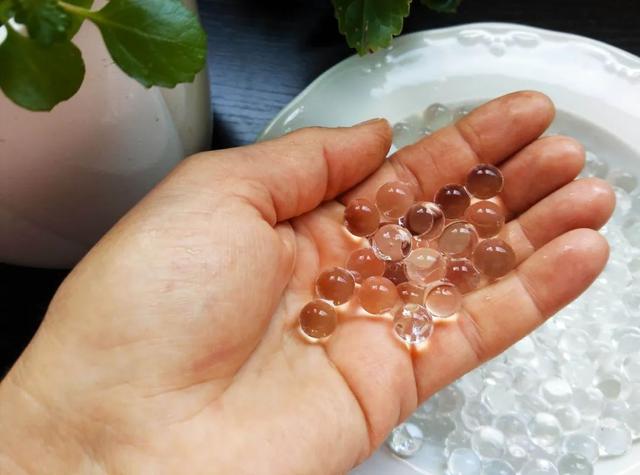 物理学家让颜料自动破解迷宫，一直用脑解谜的我想不通