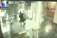 会员不肯捡口罩，被教练连扇11个巴掌？图片