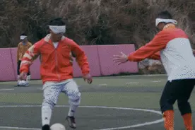 他们，在黑暗中全速奔跑图片