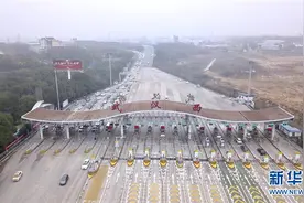 风雨无阻向前进——写在全国疫情防控阻击战取得重大战略成果之际图片
