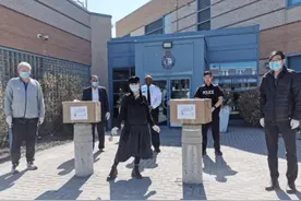 加拿大华人社团向当地易感群体和机构捐赠防护用品图片