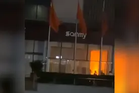 惠州华贸天地发生火灾，浓烟滚滚，现场人员紧急疏散，无人伤亡视频封面