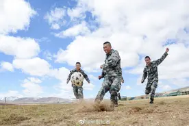 海拔4500米，这样的踢球体验不是谁都能拥有的图片