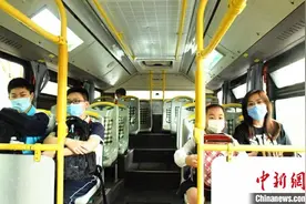 增加班次开启“学生专车”沪上公交增配套服务护航学子出行图片