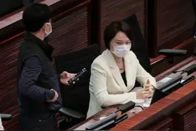 李慧琼当选香港立法会内委会主席图片