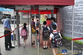 深圳最后一批小学生返校，有学生谈开学非常开心，原因和妈妈有关图片
