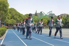 在这所上海初中，体育老师当班主任是传统：学生家长都点赞图片