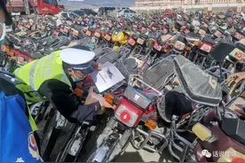 重拳出击 | 高达120辆！理塘警方集中销毁报废摩托车图片