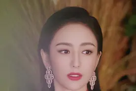佟丽娅首谈主持央视春晚经历：压力巨大，曾因网友质疑哭泣图片